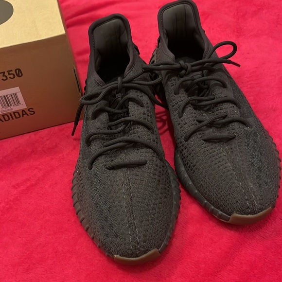 Yeezy Boost 350 V2 - Picture 2 of 9